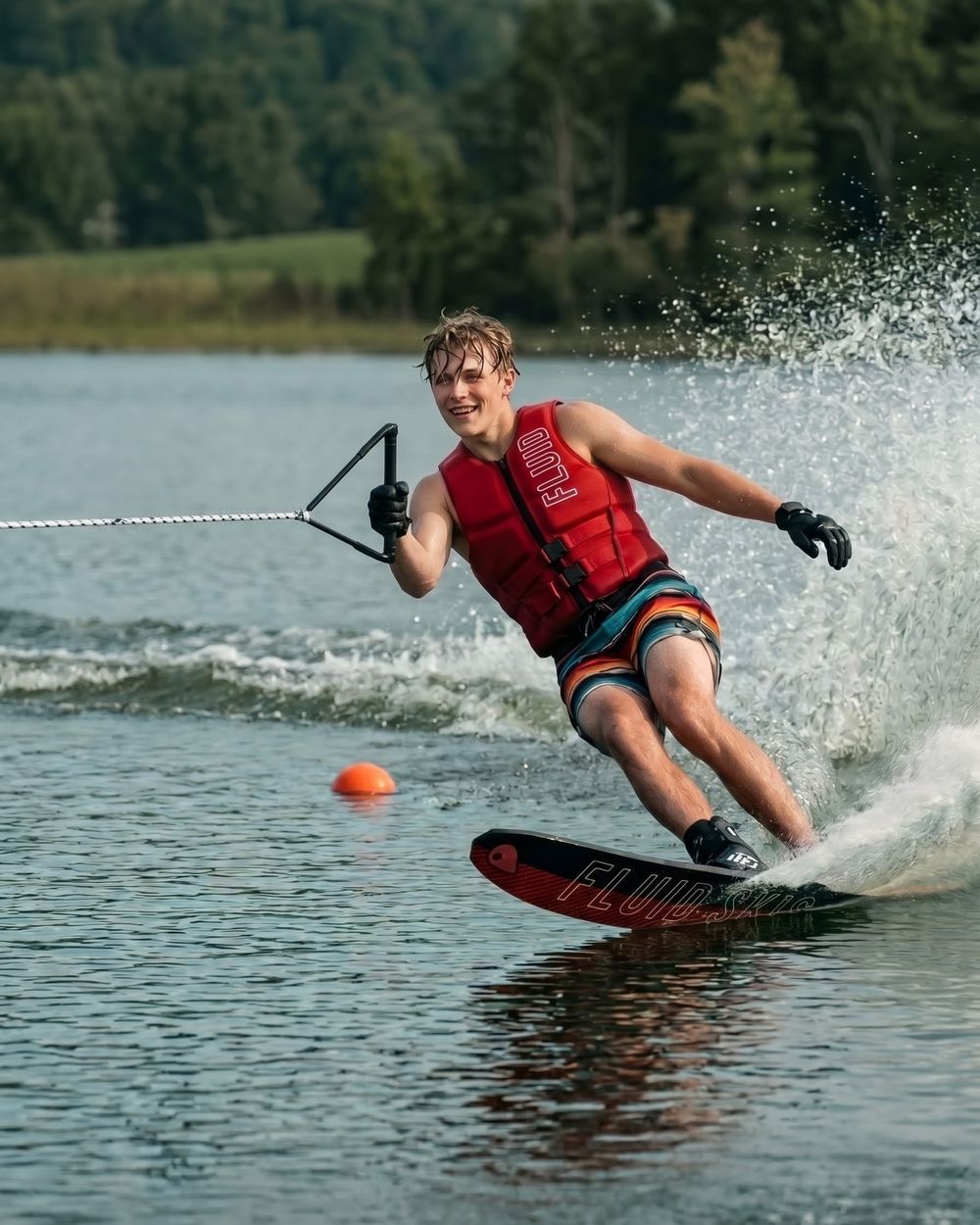 Rider carving on a Fluid CPN slalom ski